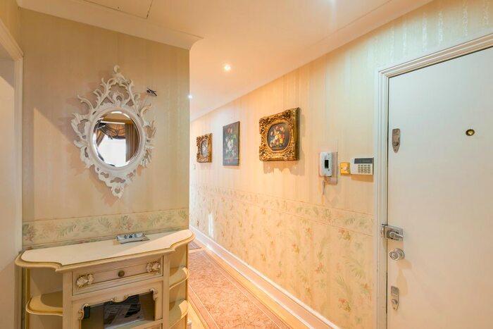 2 Bedroom Flat For Sale In Hans Road, London, SW3