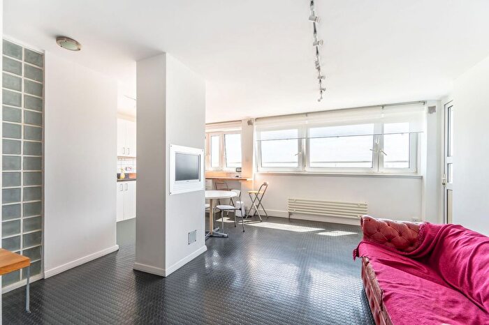 1 Bedroom Flat For Sale In Poynter House, Queensdale, Ladbroke Grove, London, W11