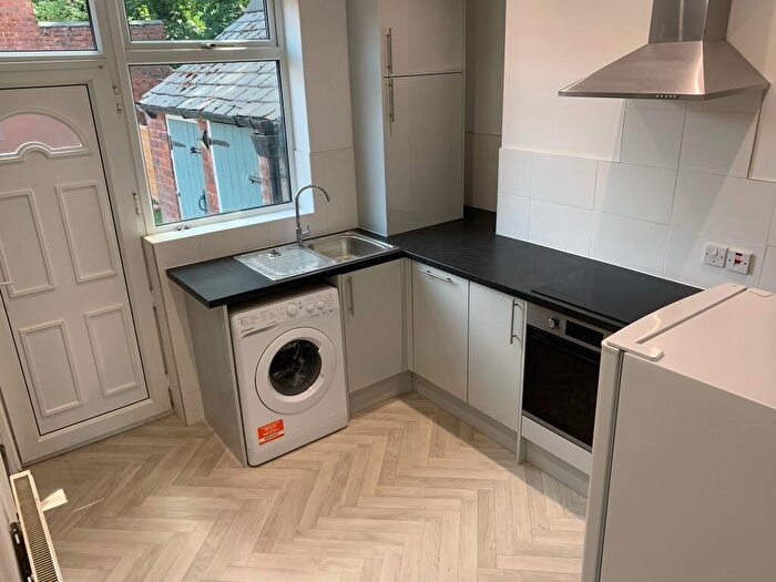 2 Bedroom House To Rent In Walton Fields Road, Chesterfield, S40