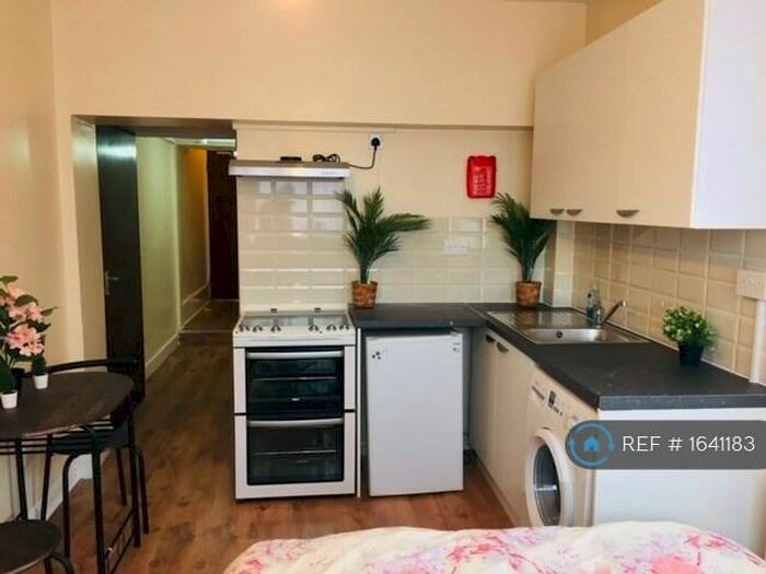 Studio To Rent In Hornsey Park Road, London, N8