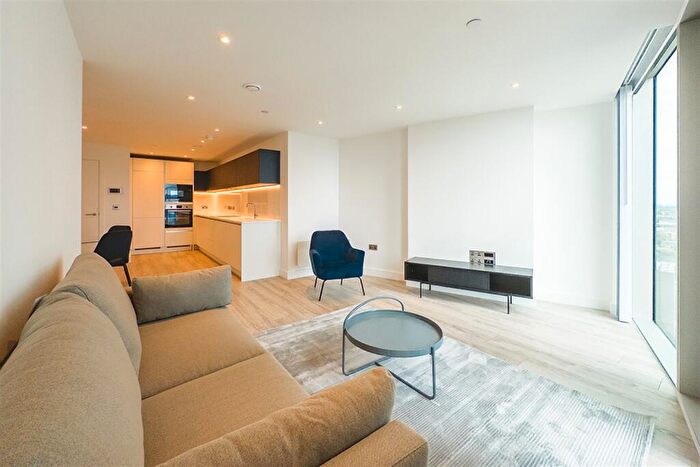 2 Bedroom Apartment To Rent In Thr, M15