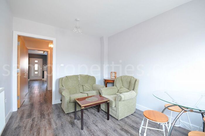 4 Bedroom Town House To Rent In Moss Lane East, Manchester, M16