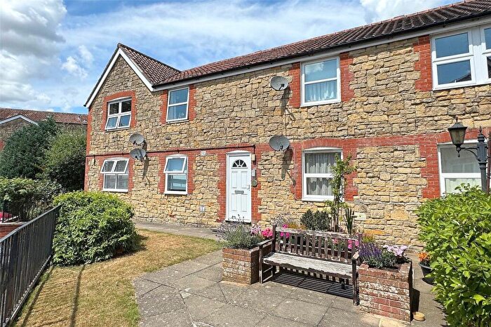 2 Bedroom Apartment For Sale In Vineys Yard, Bruton, Somerset, BA10
