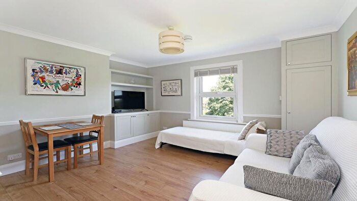 1 Bedroom Flat To Rent In Cumberland Park, Acton, W3