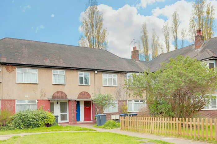 2 Bedroom Maisonette To Rent In Beresford Gardens, Enfield, EN1