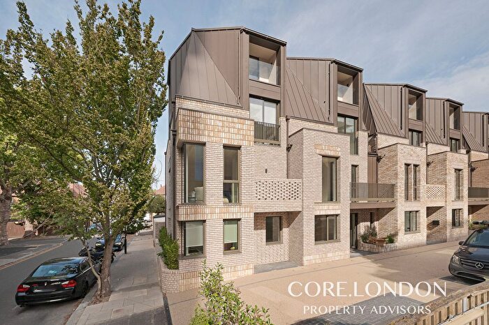 4 Bedroom End Of Terrace House For Sale In Clubhouse Residences, Ealing, W5