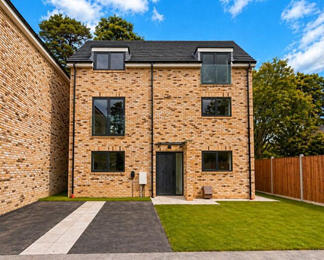 4 Bedroom Town House To Rent In Sorrel Close, Farnborough, Hampshire, GU14