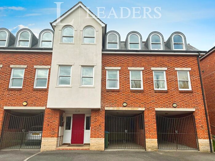 2 Bedroom Apartment To Rent In Sandmartin Close, Buckingham, MK18