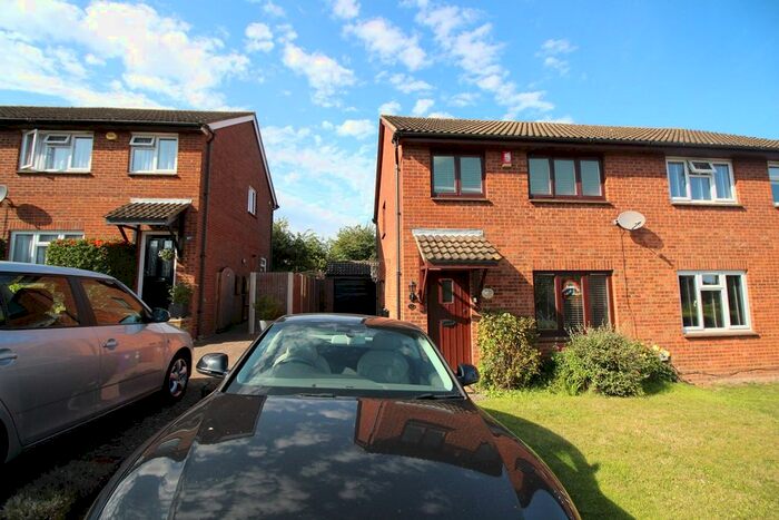 3 Bedroom Semi-Detached House To Rent In Coleridge Close, Hitchin, SG4