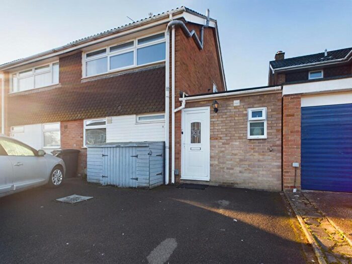 4 Bedroom Semi-Detached House For Sale In Volunteer Road, Theale, Reading, RG7