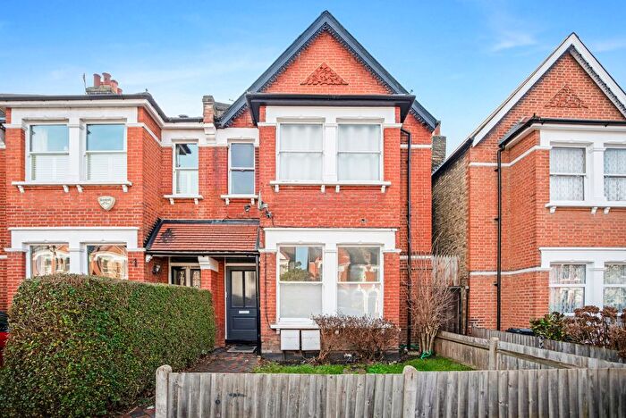 2 Bedroom Flat To Rent In Clive Road, London, SE21