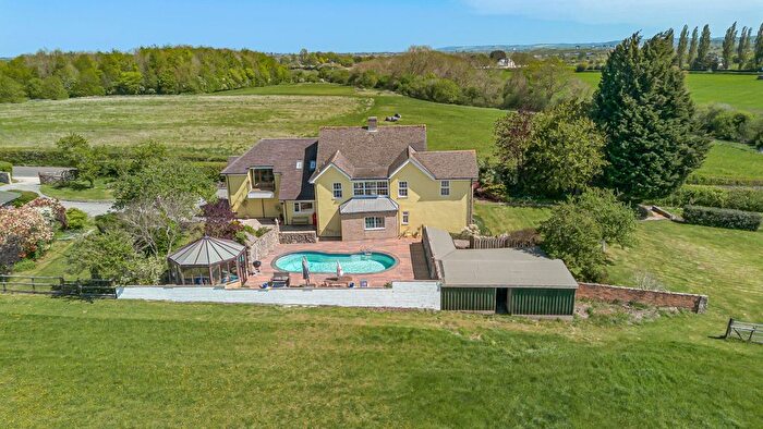 6 Bedroom Detached House For Sale In Purton, Wiltshire, SN5