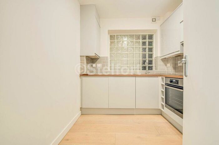 2 Bedroom Apartment To Rent In Eversholt Street, London, NW1