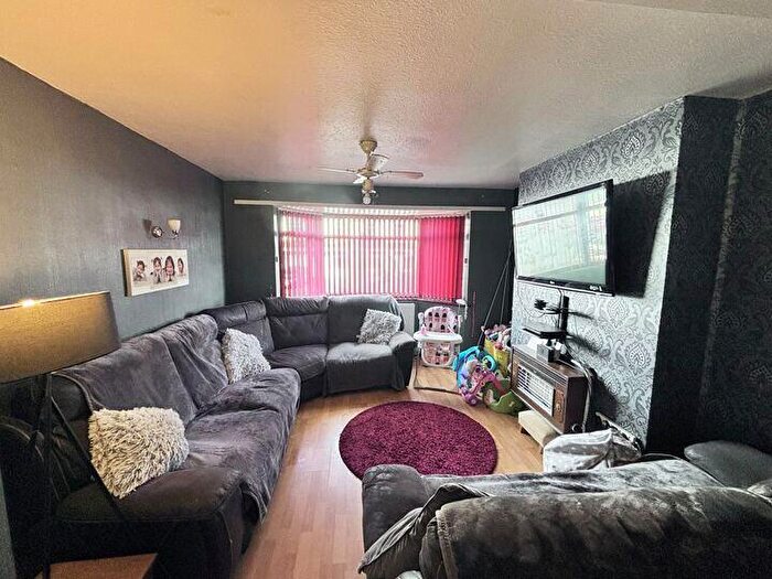 3 Bedroom Semi-Detached House For Sale In Beacon Road, Holbrooks, CV6