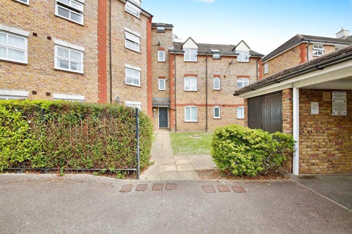 2 Bedroom Flat For Sale In Victoria Gate, Harlow, CM17