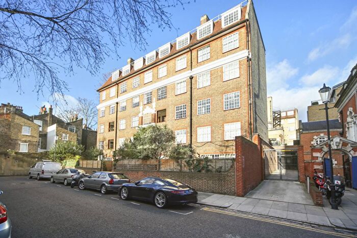 2 Bedroom Flat For Sale In Kings Court South, Chelsea Manor Gardens, SW3