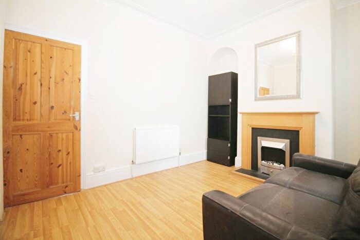 2 Bedroom Terraced House To Rent In Belle Vue Avenue, Oakwood, Leeds, LS8