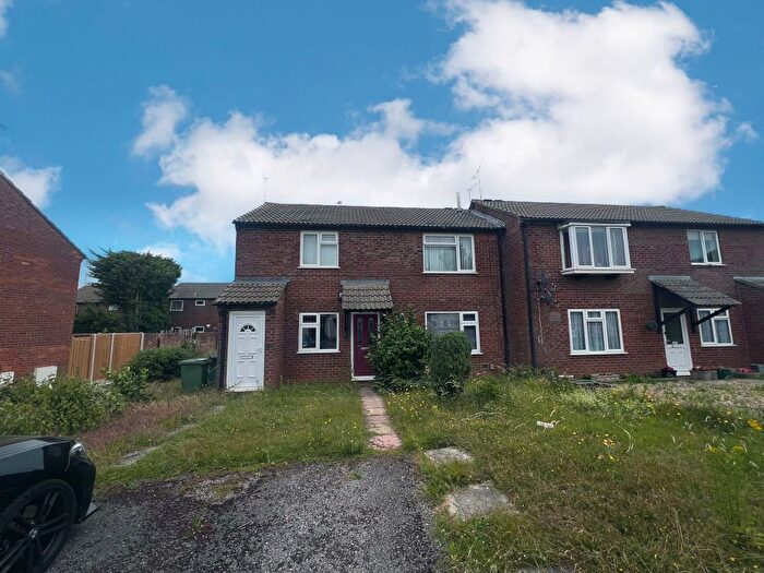 2 Bedroom Flat To Rent In Elizabeth Crescent, Bristol, BS34