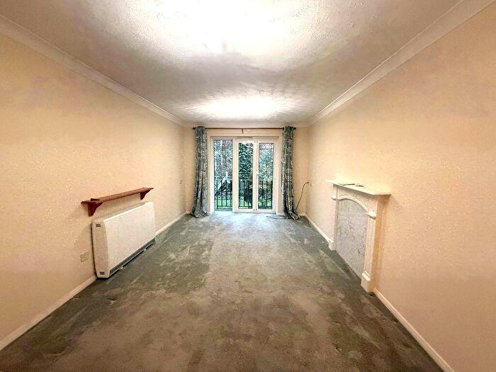 1 Bedroom Retirement Property To Rent In Hillside Gardens, Barnet, EN5