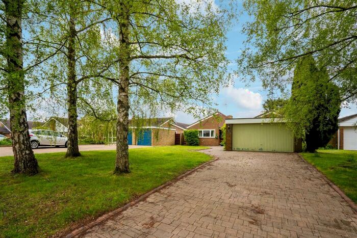 3 Bedroom Detached Bungalow For Sale In Holts Green, Great Brickhill, Buckinghamshire, MK17