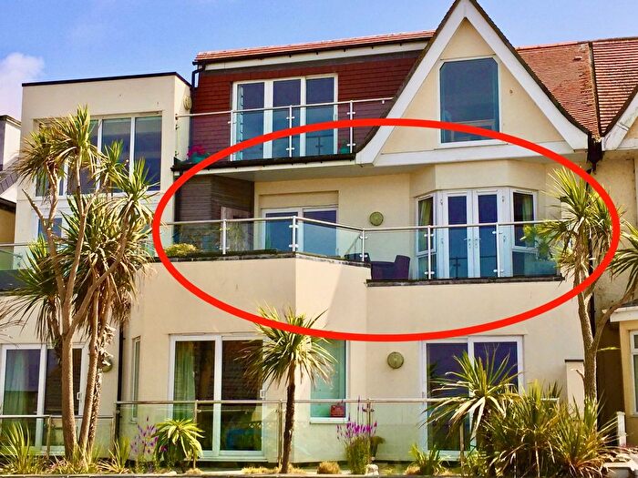 2 Bedroom Flat For Sale In Pentire Avenue, Newquay, TR7
