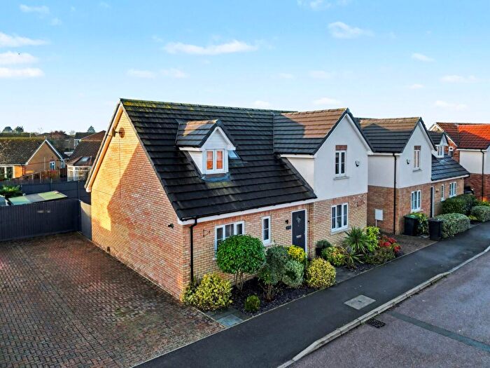 4 Bedroom Detached House For Sale In Maple Gardens, Stotfold, Hitchin, SG5