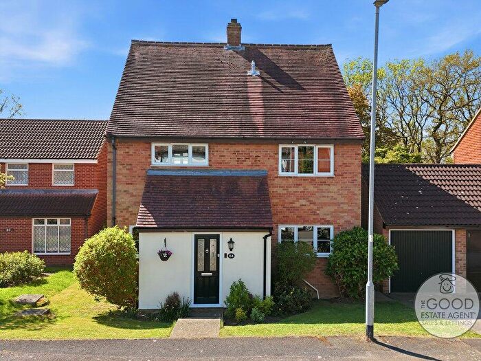 4 Bedroom Detached House For Sale In The Lindens, Loughton, IG10