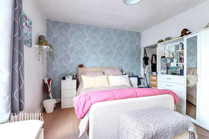3 Bedroom End Of Terrace House For Sale In Penistone Road North, Sheffield, S6