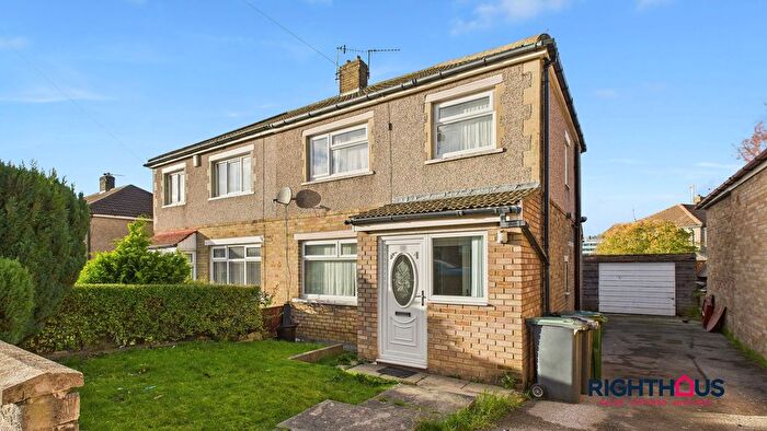 3 Bedroom Semi-Detached House For Sale In Grovelands, Bradford, BD2