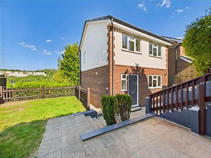 3 Bedroom Detached House For Sale In Hilltop Road, Whyteleafe, CR3