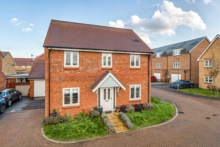 4 Bedroom Detached House For Sale In Millers Land Close, Ash, Aldershot, GU12