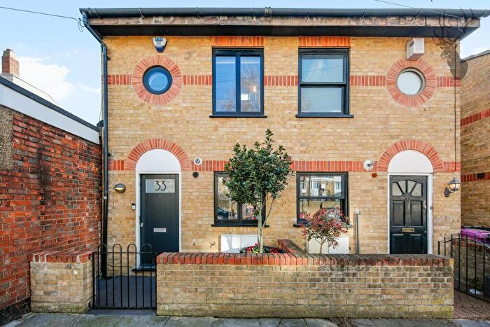 2 Bedroom House For Sale In Ruston Street, Bow, E3