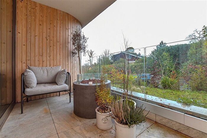 2 Bedroom Flat For Sale In Broadwater Down, Tunbridge Wells, Kent, TN2