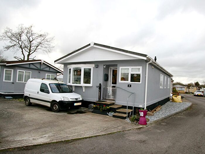 3 Bedroom Mobile/park Home For Sale In Shirkoak Park, Ashford, TN26