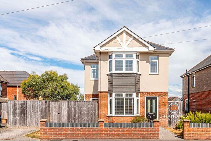 2 Bedroom Detached House For Sale In Marnhull Road, Poole, BH15