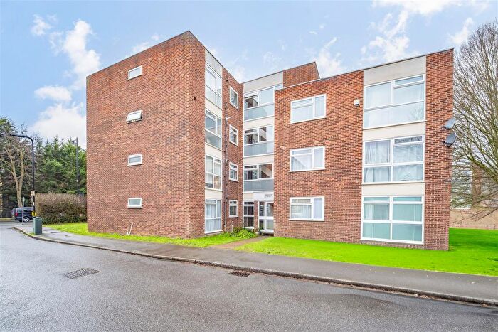 2 Bedroom Flat For Sale In Azalea Close, Hanwell, W7