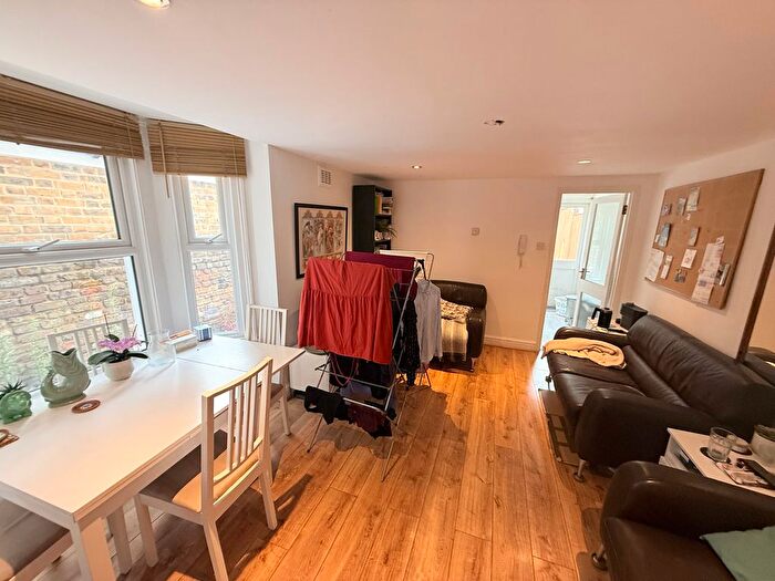 2 Bedroom Flat To Rent In Fentiman Road, London, SW8