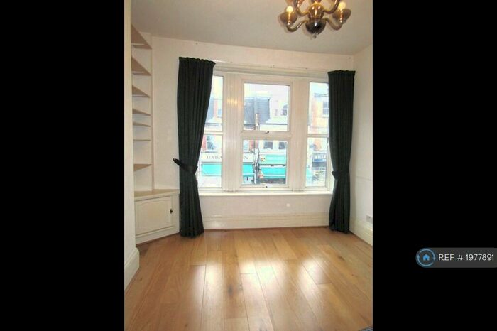2 Bedroom Flat To Rent In Albion Road, London, N16