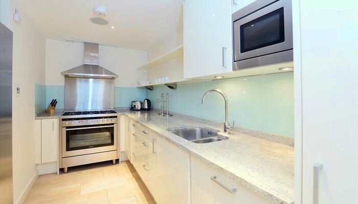 2 Bedroom Flat To Rent In Young Street, London, W8