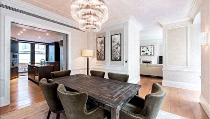 3 Bedroom Flat To Rent In Duke Street, London, W1K