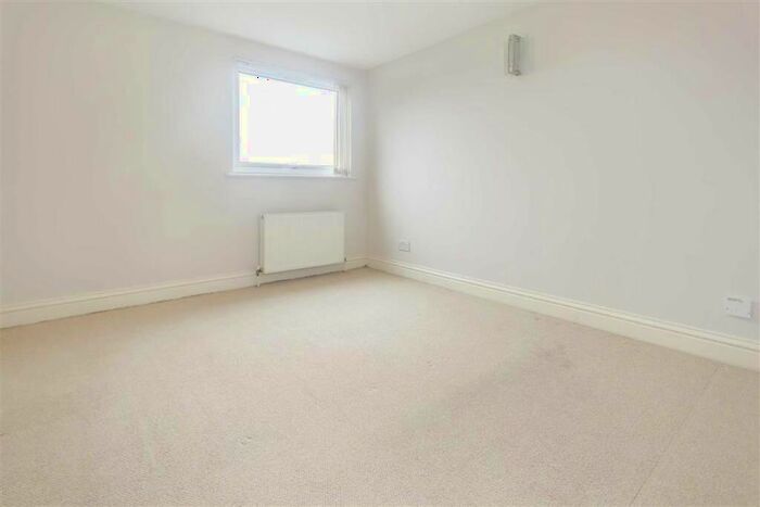2 Bedroom Flat To Rent In Upper Richmond Road West, East Sheen, SW14