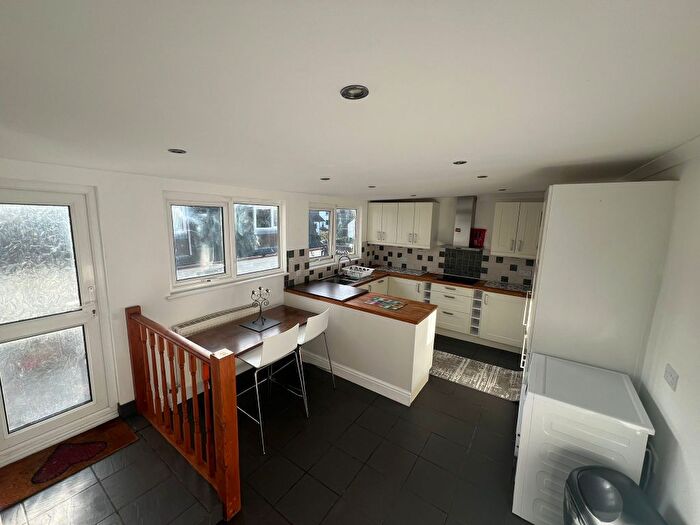 2 Bedroom Flat To Rent In Cathedral Road, Pontcanna, Cardiff, CF11