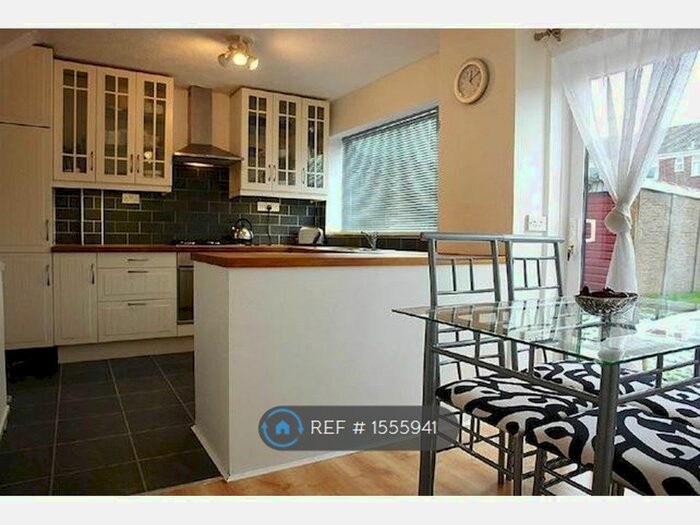 3 Bedroom Semi-Detached House To Rent In Guildford Drive, Ashton-Under-Lyne, OL6