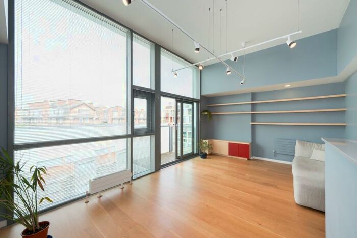 2 Bedroom Penthouse To Rent In Peacock Place London, N1