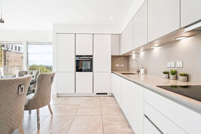 2 Bedroom Flat For Sale In Training Place, Jordanhill, G13