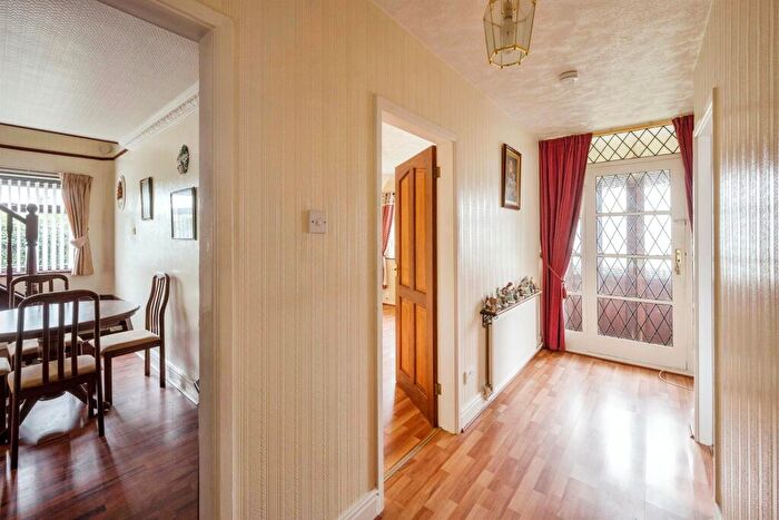 2 Bedroom Detached Bungalow For Sale In Mill Lane, Warmsworth, Doncaster, DN4