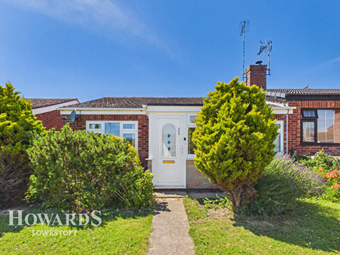 2 Bedroom Terraced Bungalow For Sale In Lloyds Avenue, Kessingland, NR33
