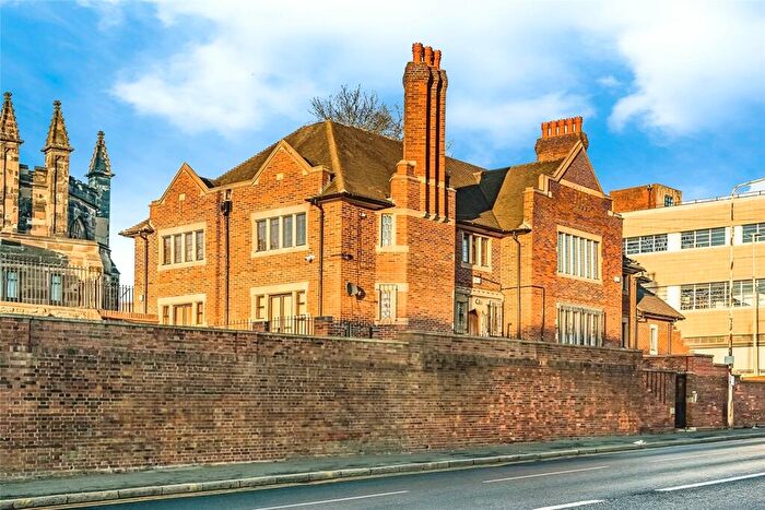 2 Bedroom Flat To Rent In King Street, Dudley, West Midlands, DY2