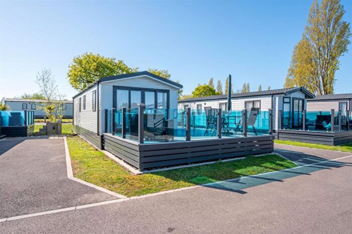 2 Bedroom Property For Sale In Havant Road, Hayling Island, PO11