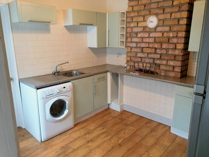 2 Bedroom Flat To Rent In Harrowdene Road, Knowle, Bristol BS4